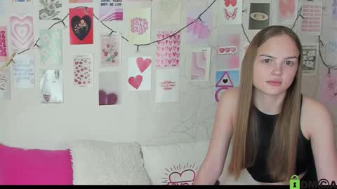 Snapshot of little_radiant_sun chatting on 11-24-25, 08:25 Kriss online show from 11-24-25, 08:25