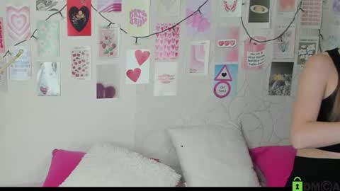 Snapshot of little_radiant_sun chatting on 11-28-25, 09:34 Kriss online show from 11-28-25, 09:34