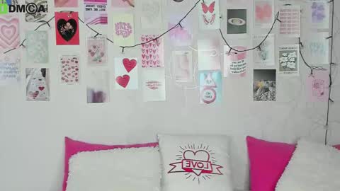 Snapshot of little_radiant_sun chatting on 12-01-25, 08:08 Kriss online show from 12-01-25, 08:08