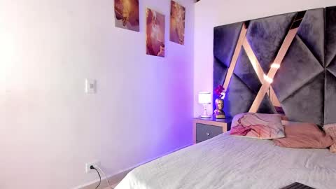 Snapshot of little_red_18 chatting on 05-17-26, 06:37 Eva online show from 05-17-26, 06:37