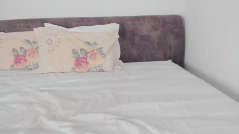 Snapshot of little_red_diamond chatting on 02-17-25, 08:09 hey im anna online show from 02-17-25, 08:09