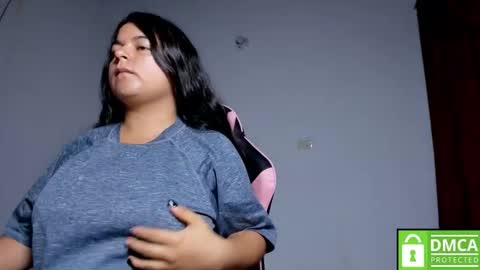 Snapshot of little_shaara chatting on 10-22-25, 08:25 Shaara  online show from 10-22-25, 08:25