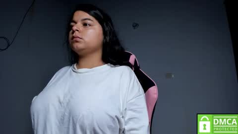 Snapshot of little_shaara chatting on 10-29-25, 08:27 Shaara  online show from 10-29-25, 08:27