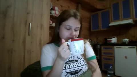 little_shygirl_ online show from 09-19-25, 02:13