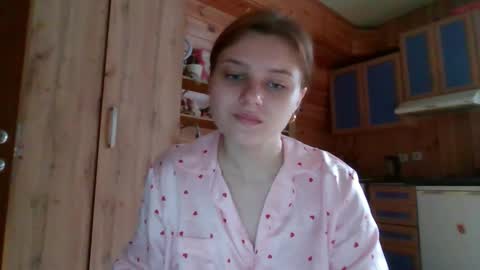 little_shygirl_ online show from 10-18-25, 04:59