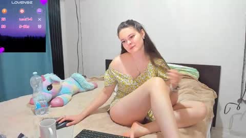Snapshot of little_sonya chatting on 10-17-25, 08:44 Kat online show from 10-17-25, 08:44