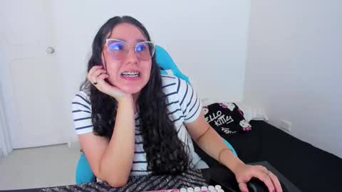 Snapshot of little_sparkles_0f_l0v3 chatting on 11-22-25, 07:57 Laire online show from 11-22-25, 07:57