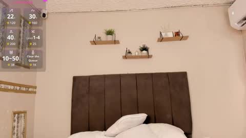 Snapshot of little_sugar19 chatting on 10-13-25, 07:58 alex online show from 10-13-25, 07:58