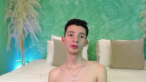 Snapshot of little_twiink chatting on 01-30-25, 07:37 Juan Ferrer online show from 01-30-25, 07:37