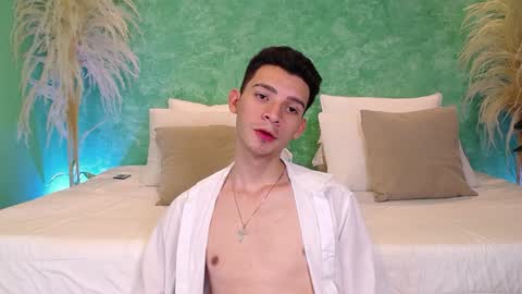 Snapshot of little_twiink chatting on 02-01-25, 07:34 Juan Ferrer online show from 02-01-25, 07:34