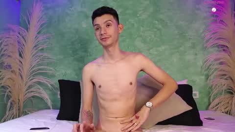 Snapshot of little_twiink chatting on 03-06-25, 05:54 Juan Ferrer online show from 03-06-25, 05:54