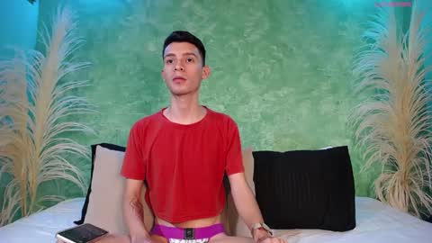 Snapshot of little_twiink chatting on 03-07-25, 04:00 Juan Ferrer online show from 03-07-25, 04:00