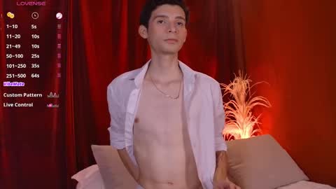 Snapshot of little_twiink chatting on 03-04-26, 03:12 Juan Ferrer online show from 03-04-26, 03:12