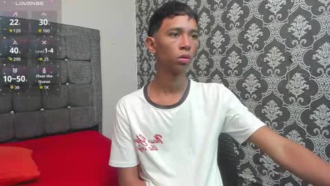 Snapshot of little_twink19x chatting on 03-07-26, 07:11 JESSAR online show from 03-07-26, 07:11