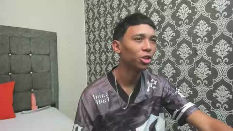 Snapshot of little_twink19x chatting on 03-12-26, 07:20 JESSAR online show from 03-12-26, 07:20