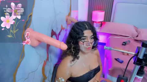 Snapshot of little_valentinaa chatting on 11-21-25, 11:25 little_valentinaa online show from 11-21-25, 11:25