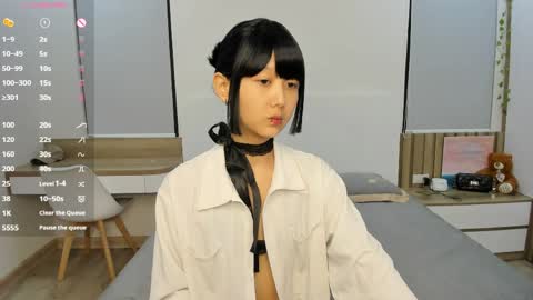Yena and Gabby online show from 04-26-26, 06:27