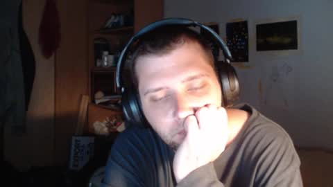 littlealien7 online show from 11-13-25, 06:56