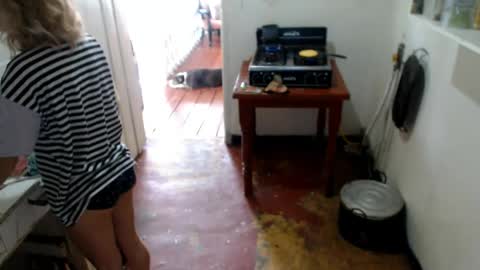 Snapshot of littlebell44 chatting on 05-06-26, 01:05 sofia online show from 05-06-26, 01:05