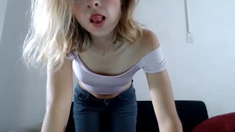 Snapshot of littlebell44 chatting on 05-22-26, 02:01 sofia online show from 05-22-26, 02:01