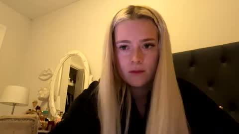 Snapshot of littleblonde010 chatting on 11-16-25, 07:41 Littleblonde010 online show from 11-16-25, 07:41