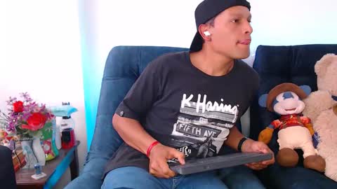 Manu online show from 03-25-26, 08:37