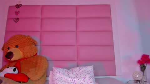 littlee_emma_ online show from 02-02-25, 06:26