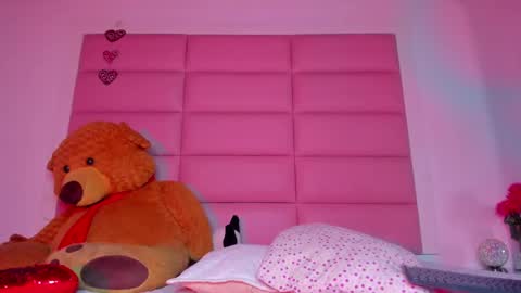 littlee_emma_ online show from 02-12-25, 06:08