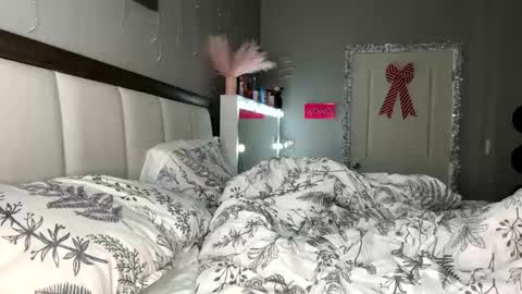 LittleMomma online show from 01-28-25, 06:05