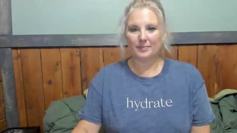 Snapshot of littlelisa1 chatting on 09-12-25, 06:19 lisanixs online show from 09-12-25, 06:19