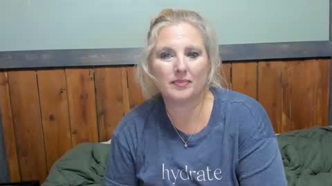 Snapshot of littlelisa1 chatting on 09-21-25, 02:46 lisanixs online show from 09-21-25, 02:46