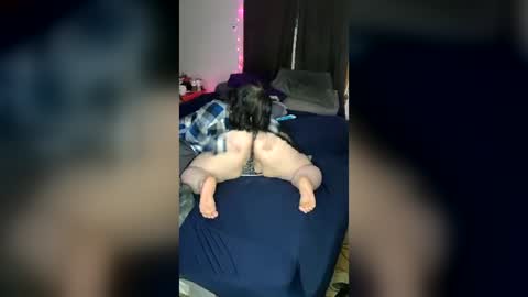 Snapshot of littlemanbigwoman chatting on 06-12-26, 03:05 littlemanbigwoman online show from 06-12-26, 03:05