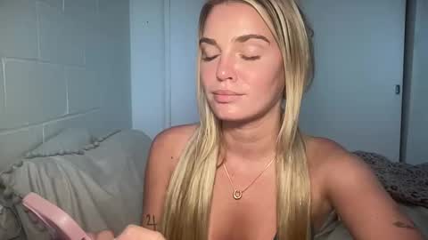 Snapshot of littlemaryjane19 chatting on 02-19-25, 11:57 Marciabrady online show from 02-19-25, 11:57