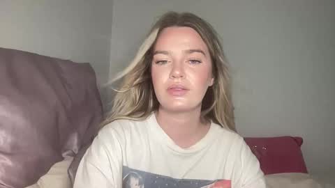 Snapshot of littlemaryjane19 chatting on 10-22-25, 09:36 Marciabrady online show from 10-22-25, 09:36