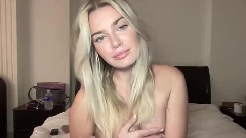 Snapshot of littlemaryjane19 chatting on 11-11-25, 02:33 Marciabrady online show from 11-11-25, 02:33