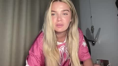 Snapshot of littlemaryjane19 chatting on 12-14-25, 03:56 Marciabrady online show from 12-14-25, 03:56