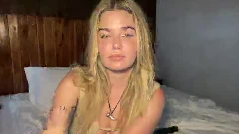 Snapshot of littlemaryjane19 chatting on 05-26-26, 09:27 Marciabrady online show from 05-26-26, 09:27