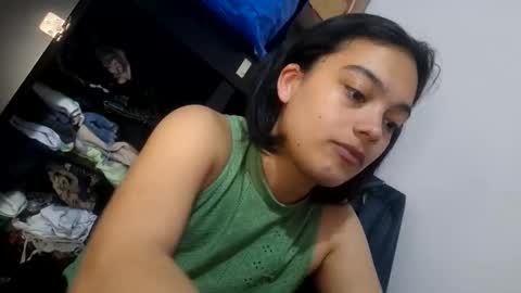 Snapshot of littlemelii chatting on 10-12-25, 11:59 Melia online show from 10-12-25, 11:59