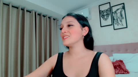 Snapshot of littlemolly_pregnant chatting on 12-31-24, 04:35 Sarahs Room online show from 12-31-24, 04:35