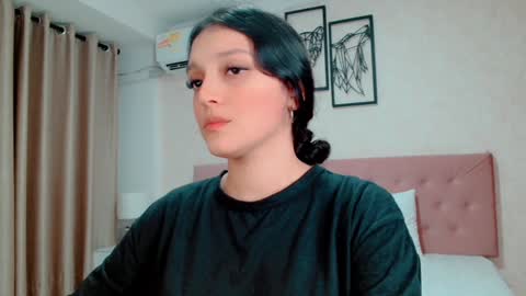 Snapshot of littlemolly_pregnant chatting on 01-05-25, 11:12 Sarahs Room online show from 01-05-25, 11:12