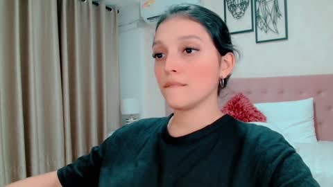 Snapshot of littlemolly_pregnant chatting on 01-06-25, 04:36 Sarahs Room online show from 01-06-25, 04:36