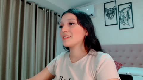 Snapshot of littlemolly_pregnant chatting on 01-09-25, 03:04 Sarahs Room online show from 01-09-25, 03:04