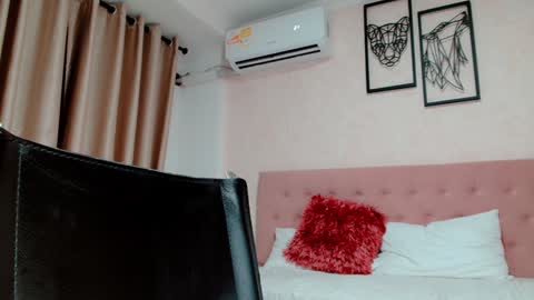 Snapshot of littlemolly_pregnant chatting on 01-19-25, 08:07 Sarahs Room online show from 01-19-25, 08:07