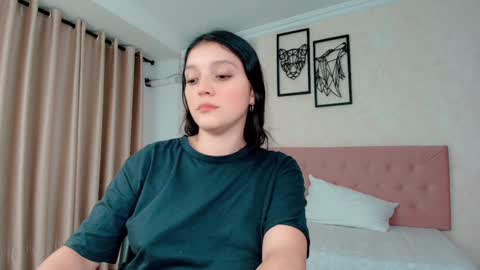 Snapshot of littlemolly_pregnant chatting on 01-24-25, 03:11 Sarahs Room online show from 01-24-25, 03:11