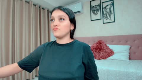 Snapshot of littlemolly_pregnant chatting on 01-30-25, 03:22 Sarahs Room online show from 01-30-25, 03:22