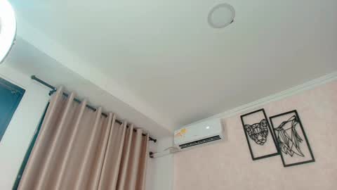 Snapshot of littlemolly_pregnant chatting on 02-05-25, 06:13 Sarahs Room online show from 02-05-25, 06:13