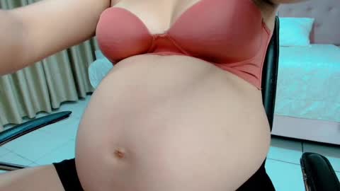 Snapshot of littlemolly_pregnant chatting on 02-23-25, 10:42 Sarahs Room online show from 02-23-25, 10:42