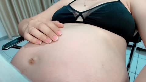 Snapshot of littlemolly_pregnant chatting on 03-11-25, 10:53 Sarahs Room online show from 03-11-25, 10:53