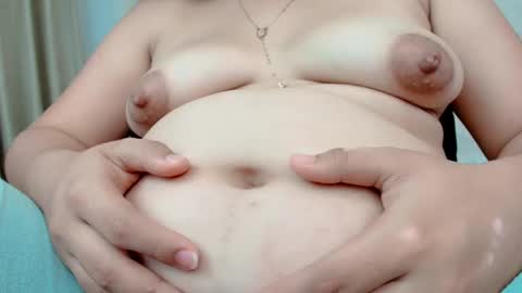 Snapshot of littlemolly_pregnant chatting on 10-24-25, 11:56 Sarahs Room online show from 10-24-25, 11:56