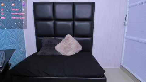 Snapshot of littleparker chatting on 02-20-25, 03:30 PARKER online show from 02-20-25, 03:30